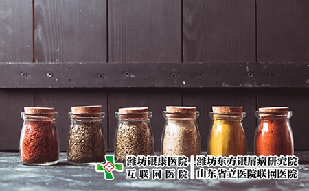 攝圖網(wǎng)_300130817_各種磨碎的香料老式璃瓶中各種磨碎的香料（企業(yè)商用）